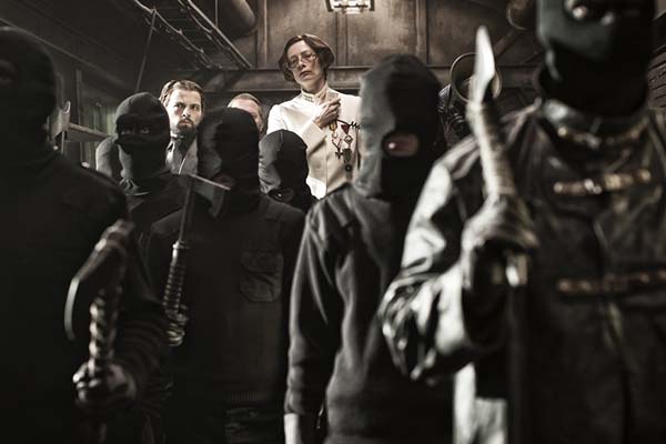 Tilda Swinton et Adnan Haskovic dans Snowpiercer (2013)