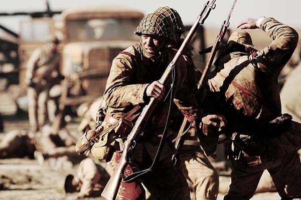 Far Away: Les soldats de l'espoir (2011)