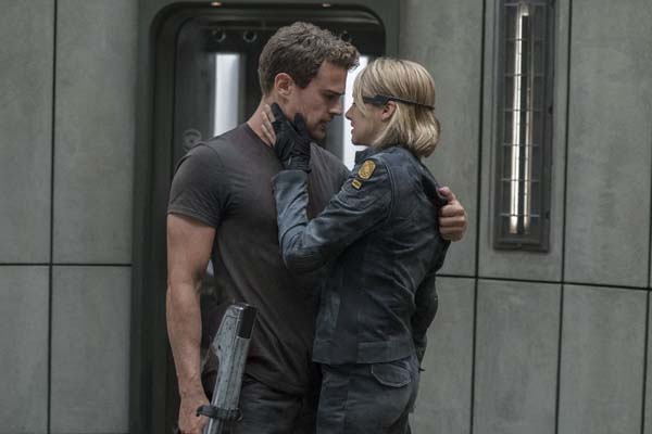 Divergente 3: Au-delà du mur (2016)