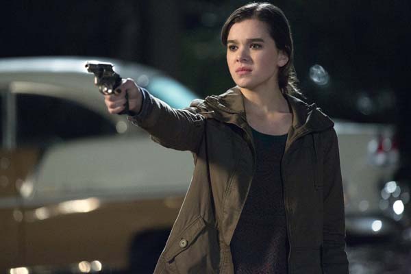 Hailee Steinfeld dans En cavale (2016)
