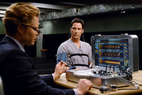 Keanu Reeves et David Richmond-Peck dans Le jour où la Terre s'arrêta (2008)