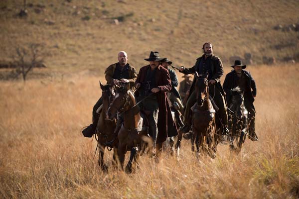 Eric Cantona, Jeffrey Dean Morgan, et David James dans The Salvation (2014)