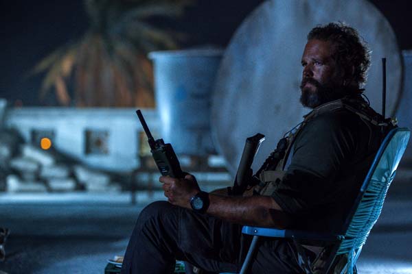 David Denman dans 13 Hours (2016)