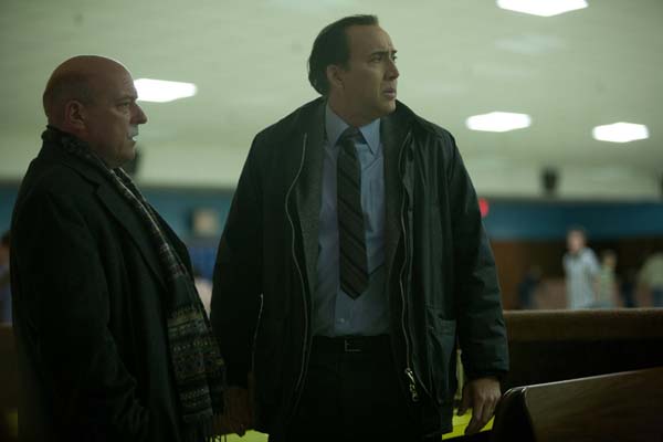 Nicolas Cage et Dean Norris dans Suspect (2013)