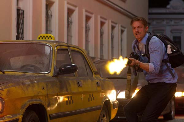 Joel Kinnaman dans The Darkest Hour (2011)