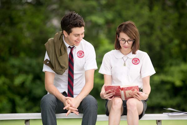 Emma Roberts et Nat Wolff dans Ashby (2015)