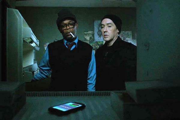 John Cusack et Samuel L. Jackson dans Cell Phone (2016)
