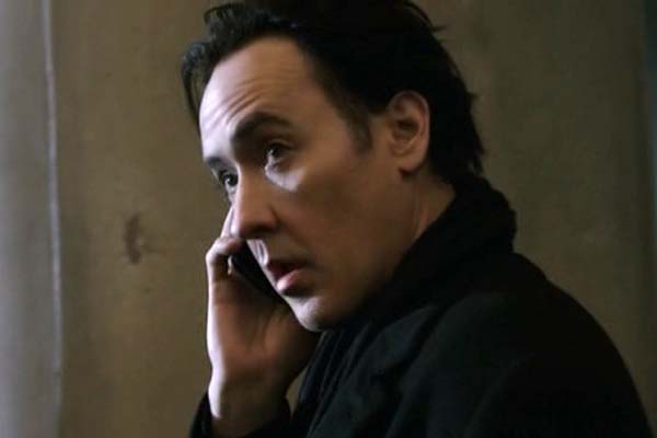 John Cusack dans Cell Phone (2016)
