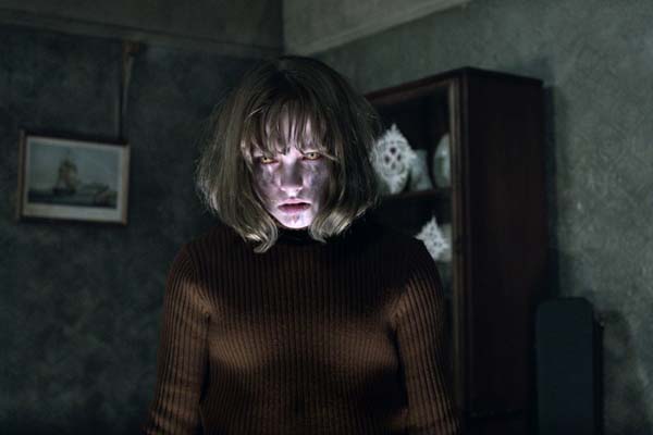 Madison Wolfe dans Conjuring 2: Le cas Enfield (2016)