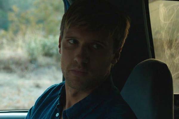 Teddy Sears dans Curve (2015)
