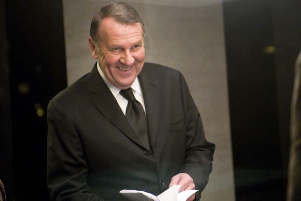 Tom Wilkinson dans Duplicity (2009)
