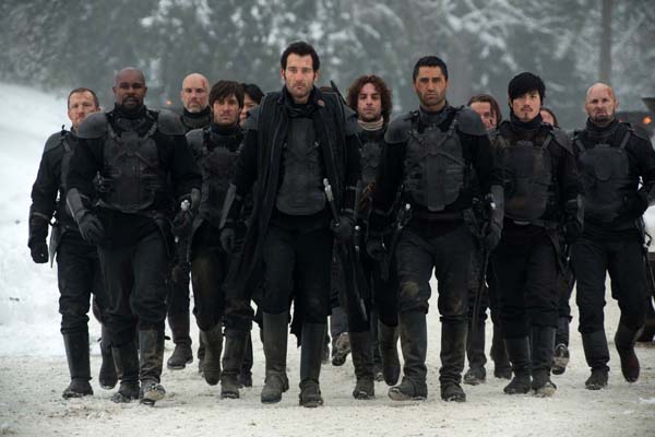 Cliff Curtis, Tsuyoshi Ihara, Clive Owen, James Babson, Michael Lombardi, et Daniel Adegboyega dans Last Knights (2015)