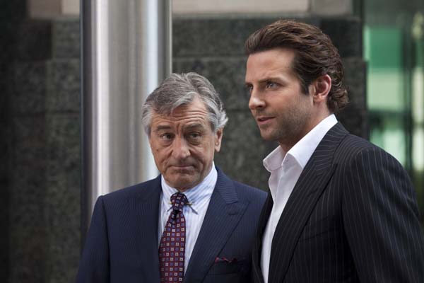Robert De Niro et Bradley Cooper dans Limitless (2011)