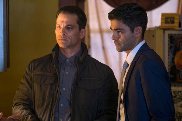 Johnathon Schaech et Adrian Grenier dans Marauders (2016)