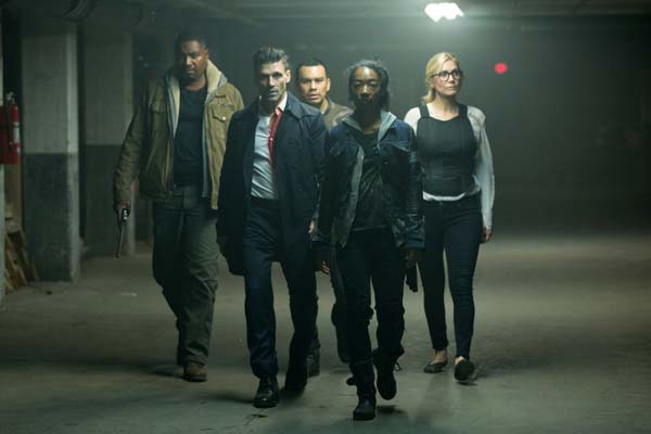 Edwin Hodge, Elizabeth Mitchell, Mykelti Williamson, Joseph Julian Soria, et Betty Gabriel dans American Nightmare 3: Élections (2016)