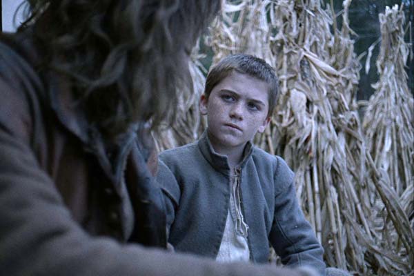 Harvey Scrimshaw dans The Witch (2015)