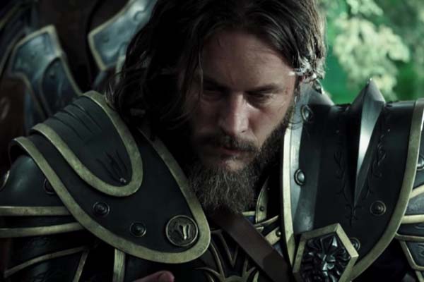 Travis Fimmel dans Warcraft: Le commencement (2016)