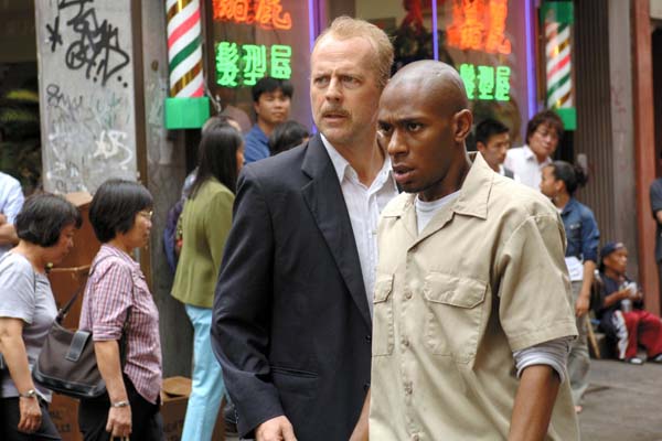 Bruce Willis et Yasiin Bey dans 16 blocs (2006)
