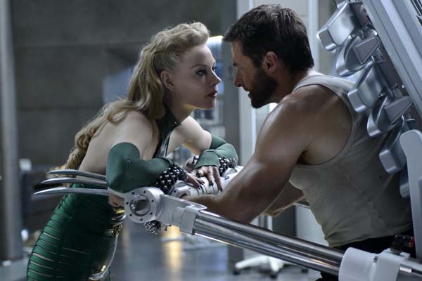 Hugh Jackman et Svetlana Khodchenkova dans Wolverine: Le combat de l'immortel (2013)