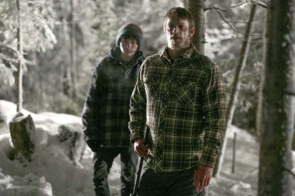Joel Kinnaman et Tom Holland dans Edge of Winter (2016)