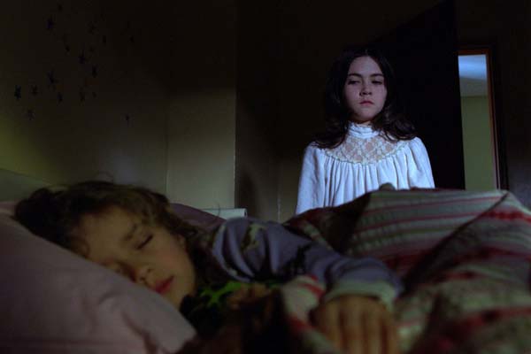 Isabelle Fuhrman et Aryana Engineer dans Esther (2009)