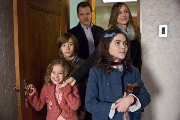 Vera Farmiga, Peter Sarsgaard, Jimmy Bennett, Isabelle Fuhrman, et Aryana Engineer dans Esther (2009)