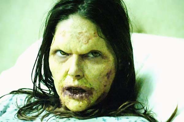 Sarah Lind dans The Exorcism of Molly Hartley (2015)