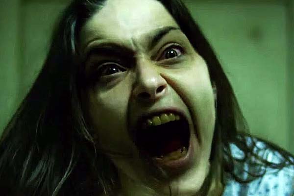 Sarah Lind dans The Exorcism of Molly Hartley (2015)