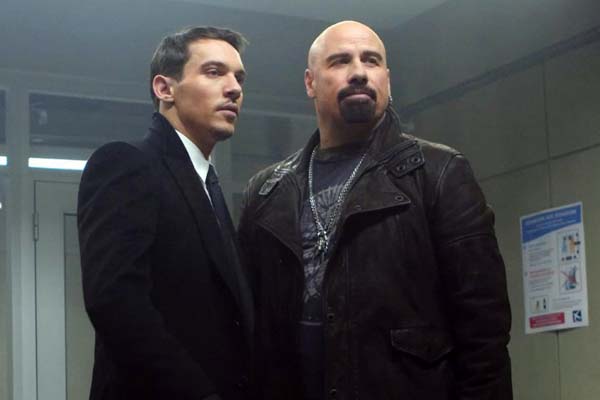 John Travolta et Jonathan Rhys Meyers dans From Paris with Love