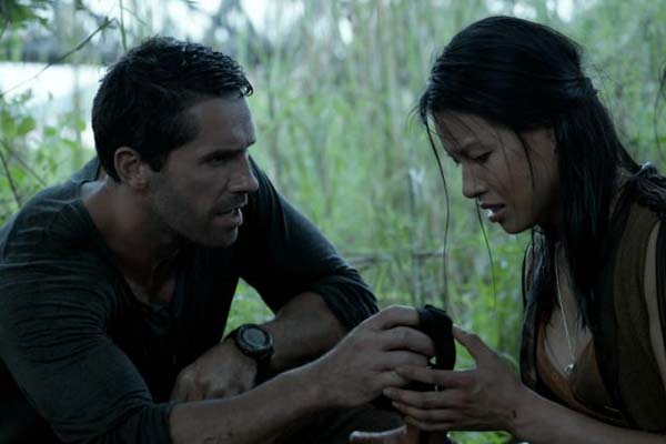Ann Truong et Scott Adkins dans Hard Target 2 (2016)