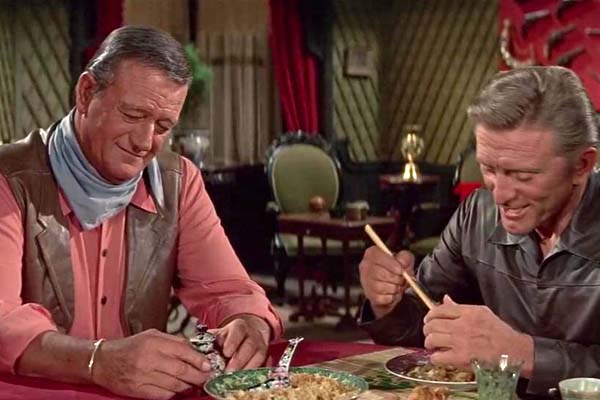 Kirk Douglas et John Wayne dans La caravane de feu (1967)