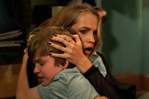 Teresa Palmer et Gabriel Bateman dans Dans le noir (2016)