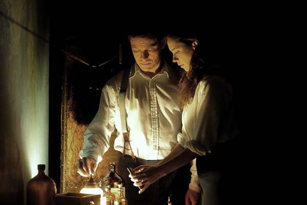 Rebecca Hall et Dominic West dans La maison des ombres (2011)