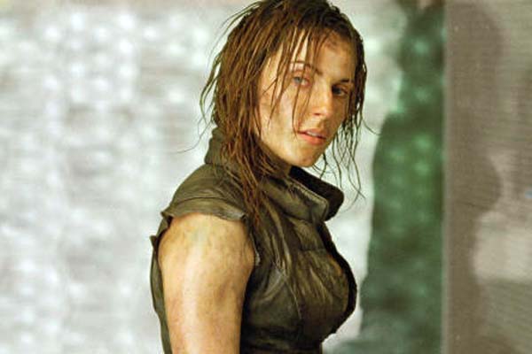 Antje Traue dans Pandorum (2009)