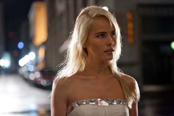 Isabel Lucas dans The Loft (2014)