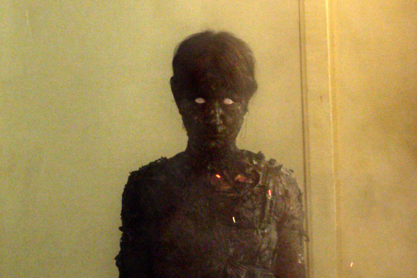 Elissa Dowling dans We Are Still Here (2015)