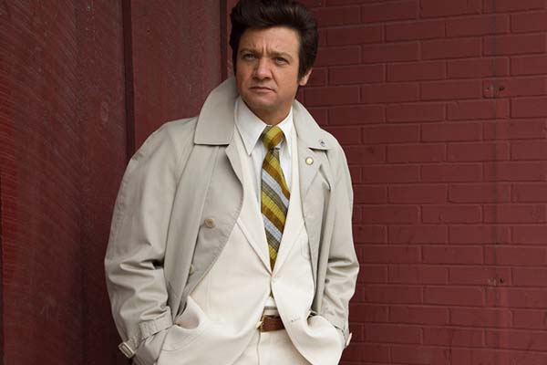 Jeremy Renner dans American Bluff (2013)