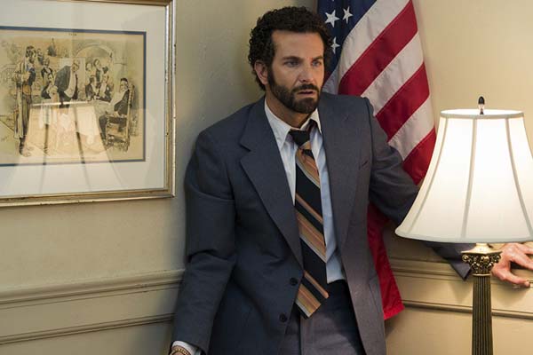 Bradley Cooper dans American Bluff (2013)