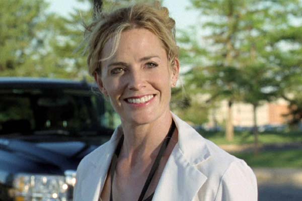Elisabeth Shue dans La maison au bout de la rue (2012)