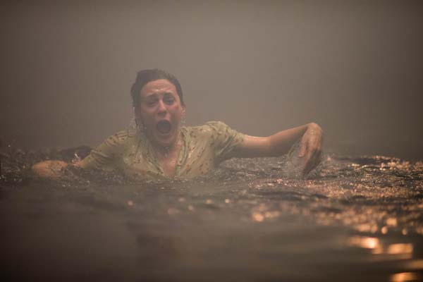 Phoebe Fox dans La dame en noir 2: L'ange de la mort (2014)