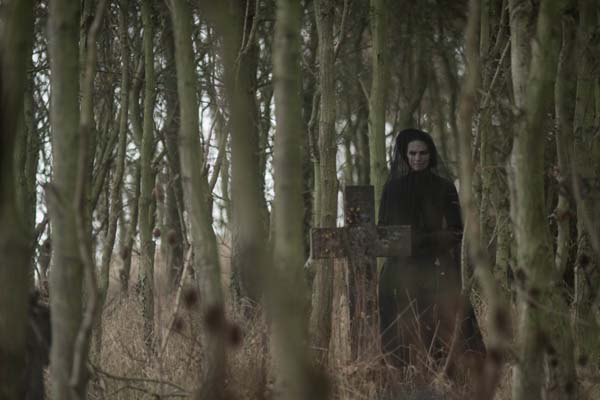 Leanne Best dans La dame en noir 2: L'ange de la mort (2014)