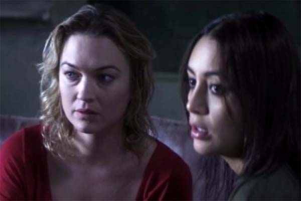 Sophia Myles et Carolina Guerra dans Gallows Hill (2013)