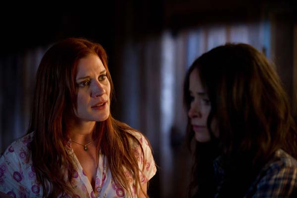 Katee Sackhoff et Abigail Spencer dans Ghosts of Georgia (2013)