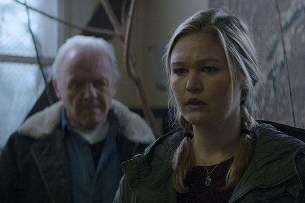 Anthony Hopkins et Julia Stiles dans Viens avec Moi (2015)