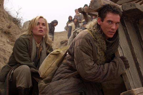 Jonathan Rhys Meyers et Radha Mitchell dans Les Orphelins de Huang Shi (2008)