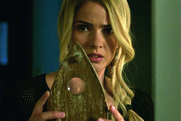 Shelley Hennig dans Ouija (2014)
