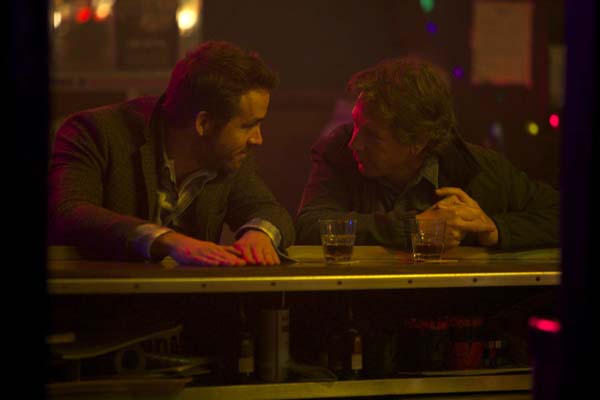 Ryan Reynolds et Ben Mendelsohn dans Under Pressure (2015)