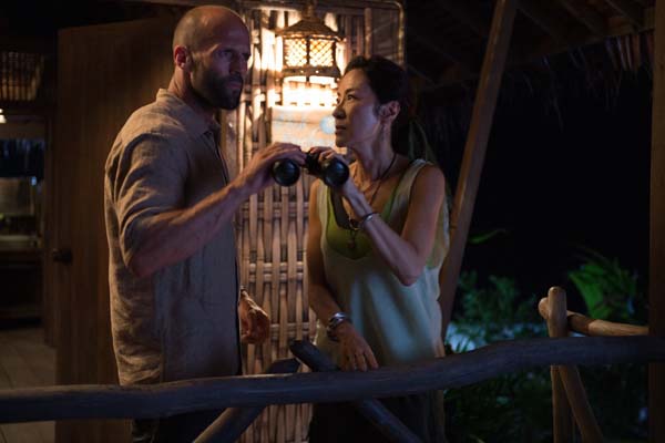 Michelle Yeoh et Jason Statham dans Mechanic: Resurrection (2016)
