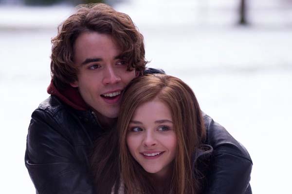 Chloë Grace Moretz et Jamie Blackley dans Si je reste (2014)