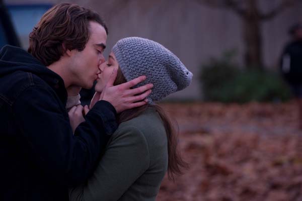 Chloë Grace Moretz et Jamie Blackley dans Si je reste (2014)